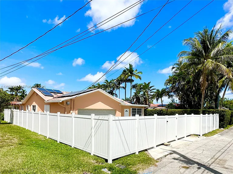 206 SE 3rd Pl — Photo 40