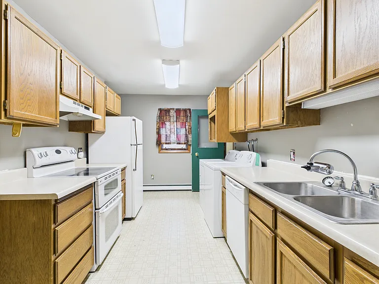 109 Cary Ave — Photo 8