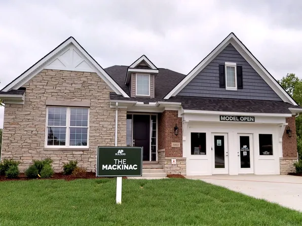 5802 Hartwick Dr, West Bloomfield, MI 48324