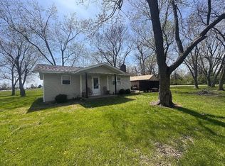 722 S 5th St, New Douglas, IL 62074