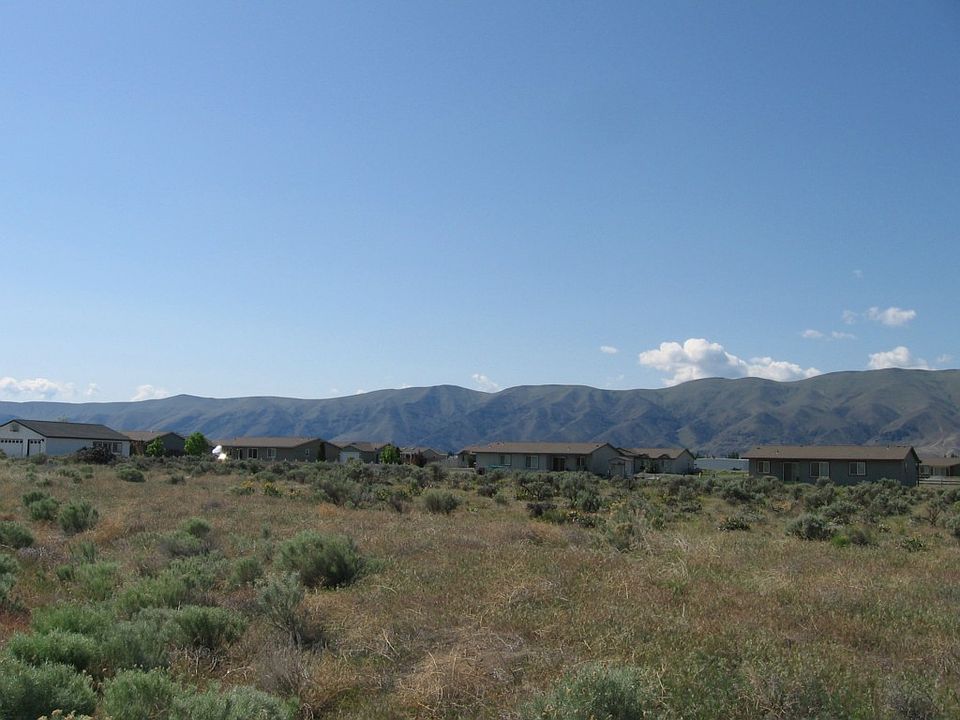 2nd image of 866 Desert Aire Dr SW