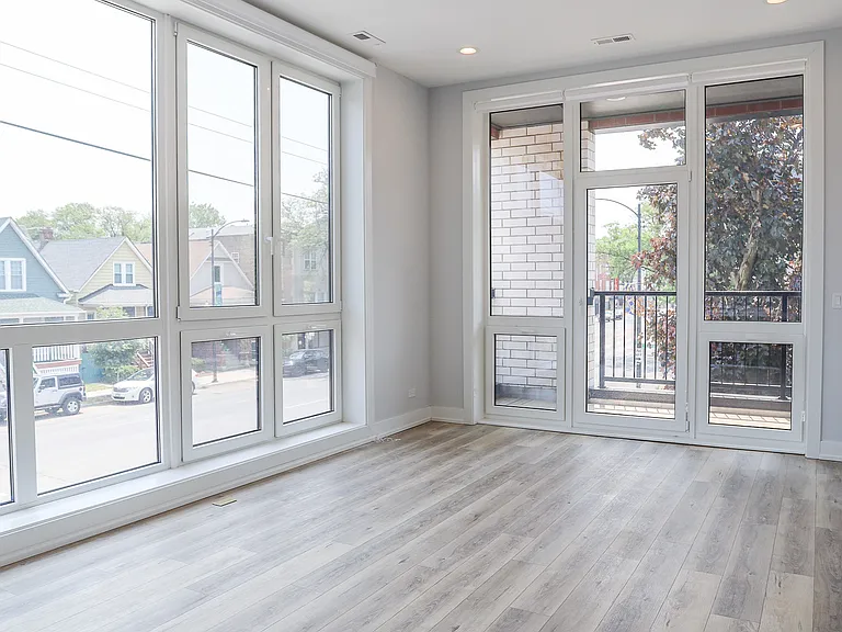 2402 W Carmen Ave #306 — Photo 6