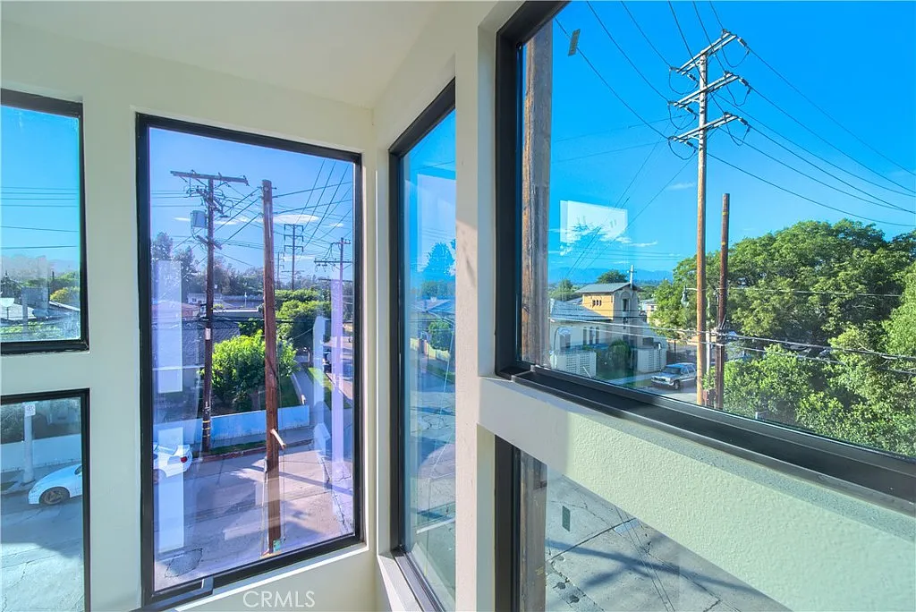 4 bed, 4.5 bath, 1610 sqft, $5,225 — Photo 3