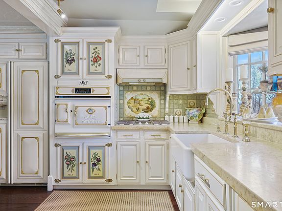 3rd image of 6 Hoyt Road