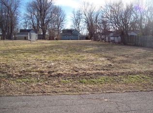 106 W Delta St, Aurora, MO 65605