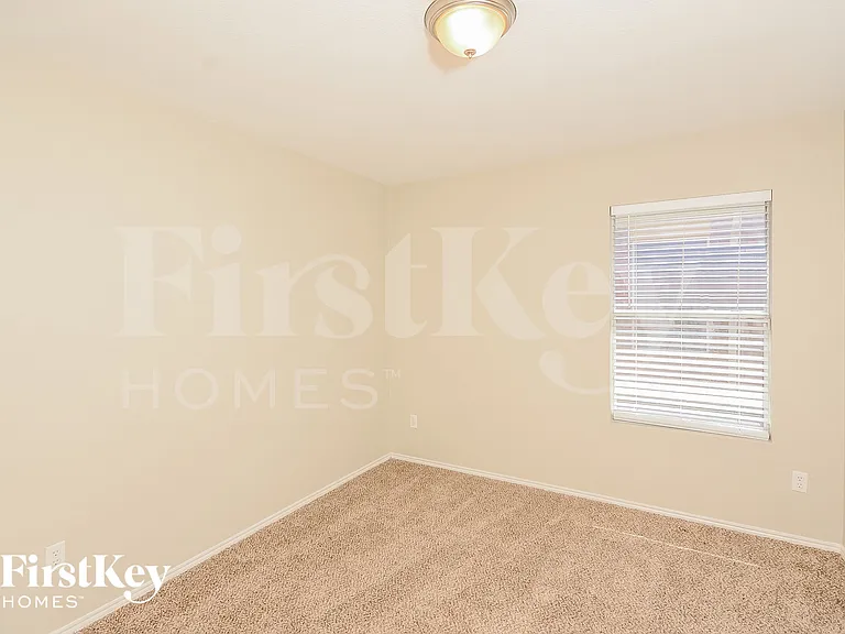 1207 Bellevue Dr — Photo 11