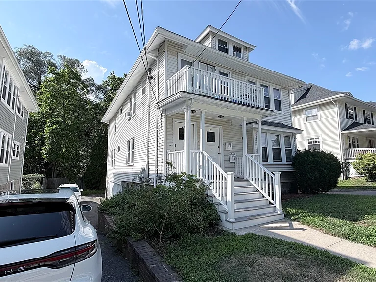 20-22 Edgemere Rd #22 — Photo 2