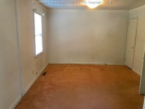 4th image of 1004 E Village Dr