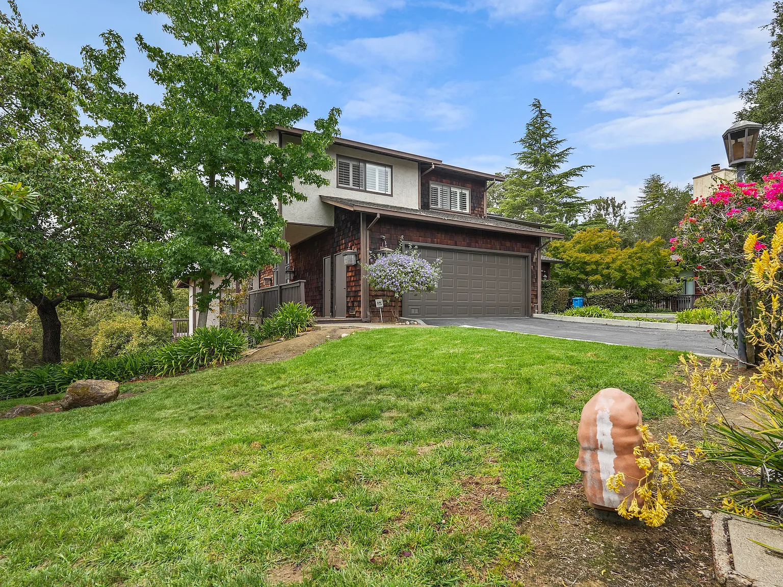 4 bed, 4.5 bath, 4000 sqft, $12,500 — Photo 3