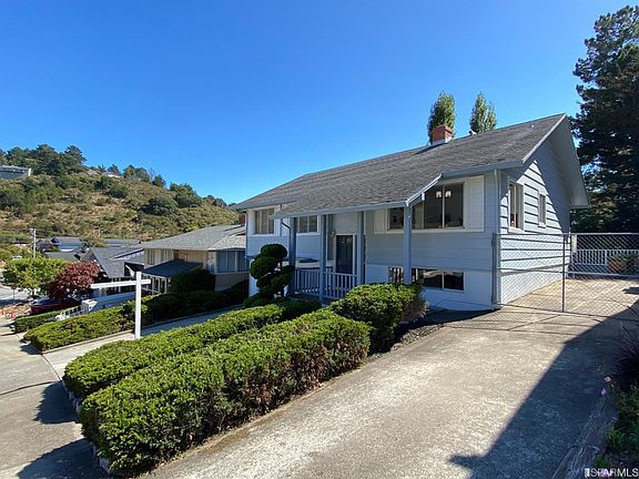 2nd image of 1023 Yosemite Dr