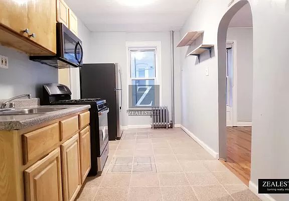 5th image of 718 Washington Ave APT 2R