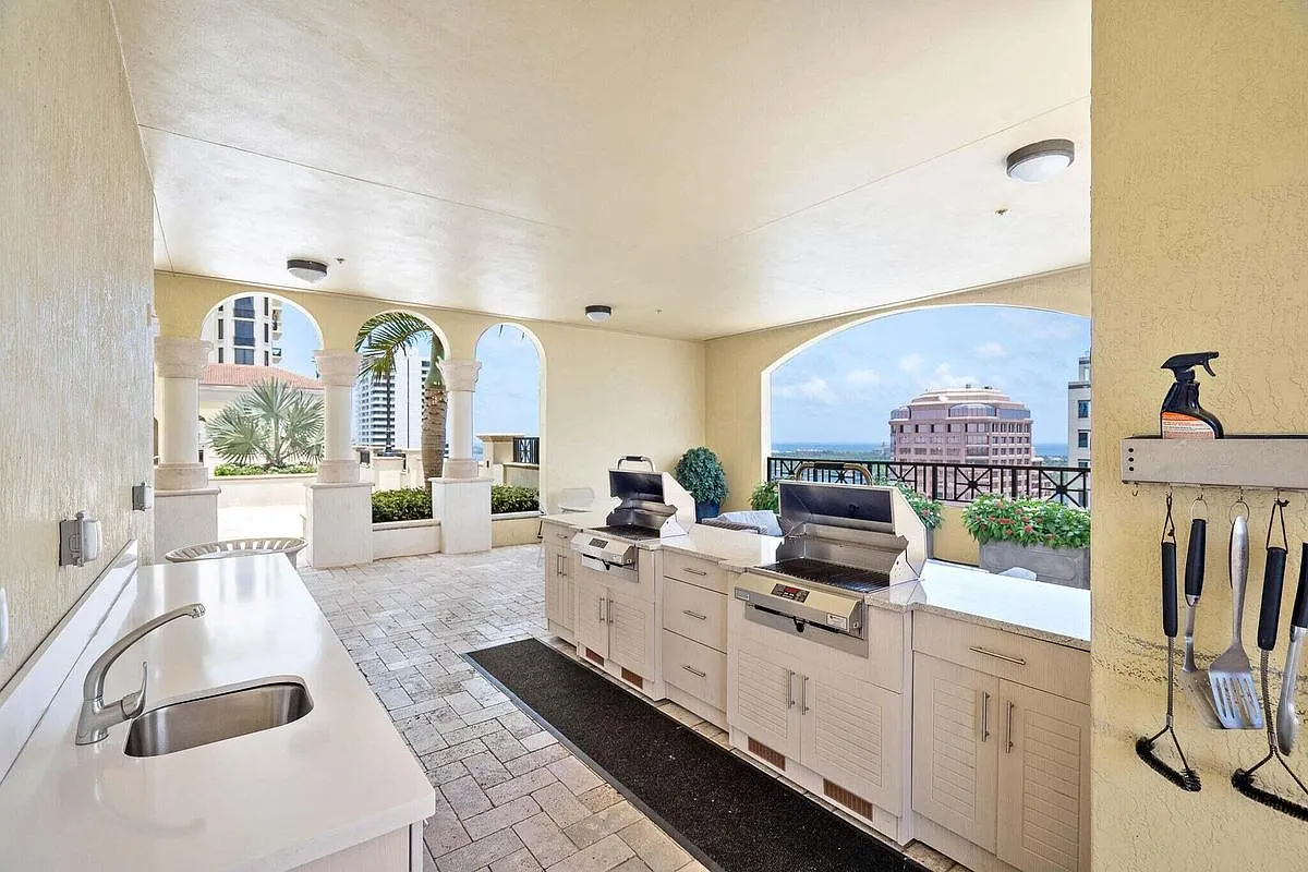1 bed, 1.5 bath, 1096 sqft, $3,150 — Photo 2