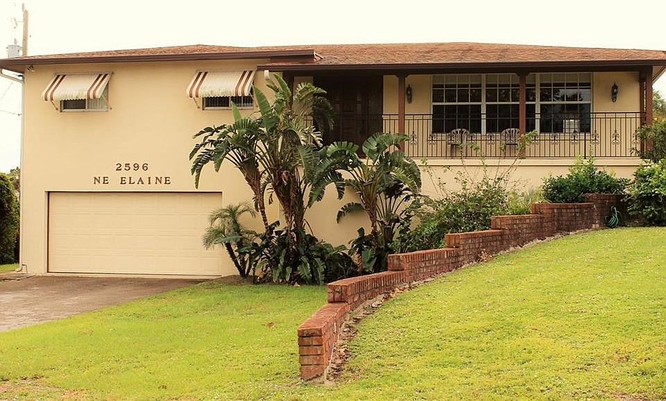 Situated on a high bluff this home is about as close as you can get to the wonderful amenities Jensen Beach has to offer. Steps to the river, Sailing Center, Boat ramps and parks allows unsurpassed convenience.