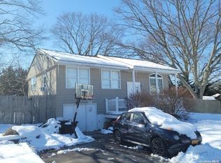 66 Peconic St, Selden, NY 11784