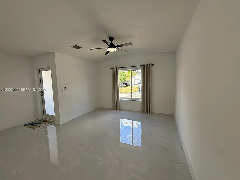 10058 SW 156th Ct — Photo 4