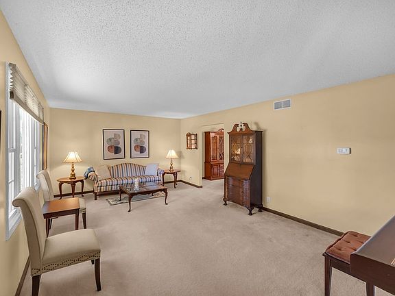 3rd image of 650 Country Manor Dr