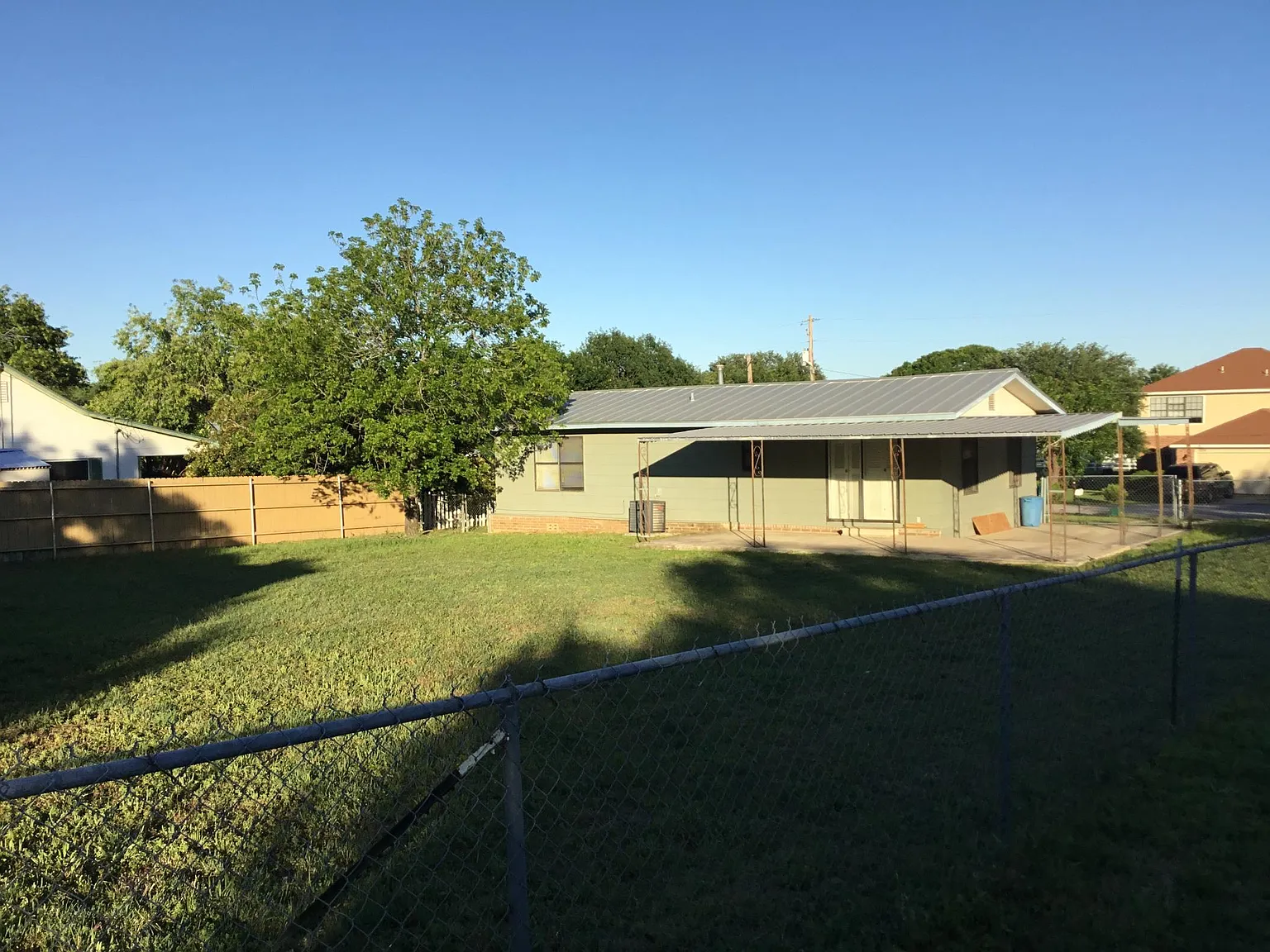 2 bed, 1000 sqft, $1,250 — Photo 2