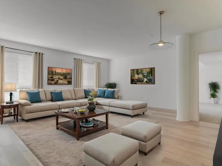 417 S. Barrington Avenue — Photo 1