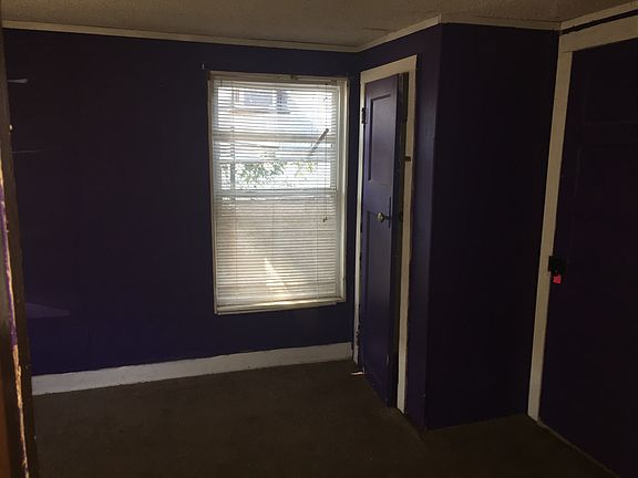4th image of 212 W Avenue W