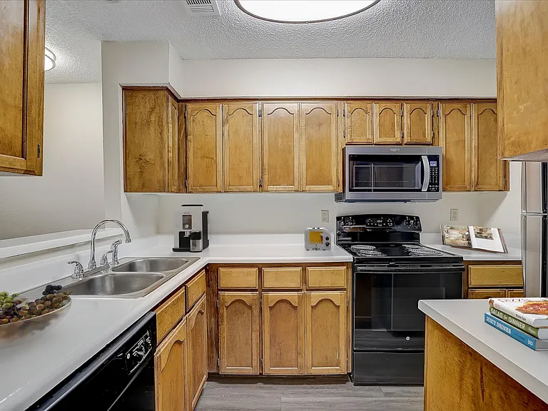 4013 1/2 Menchaca Rd #3 — Photo 3