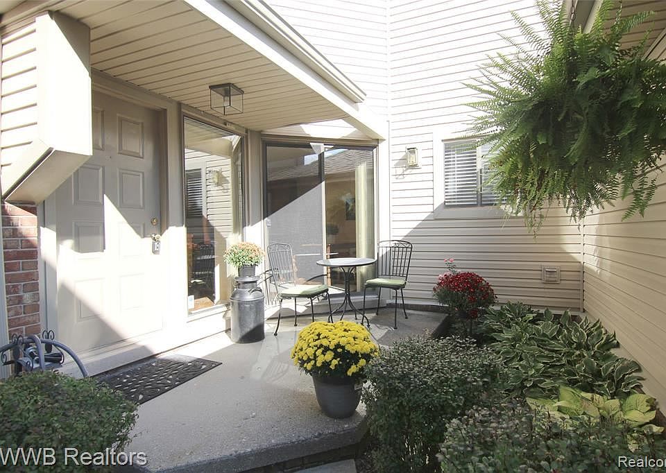1st image of 29367 W Chanticleer Dr #1