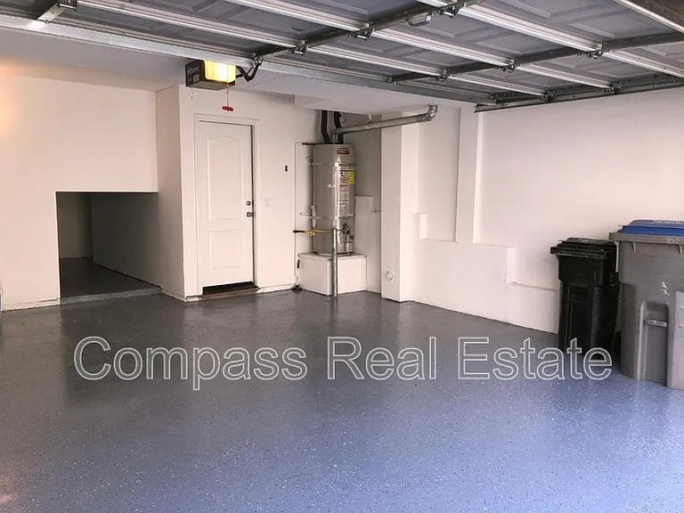 2258 Golden Crest Cmns — Photo 12
