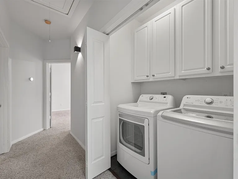 2402 Calumet St #D — Photo 17