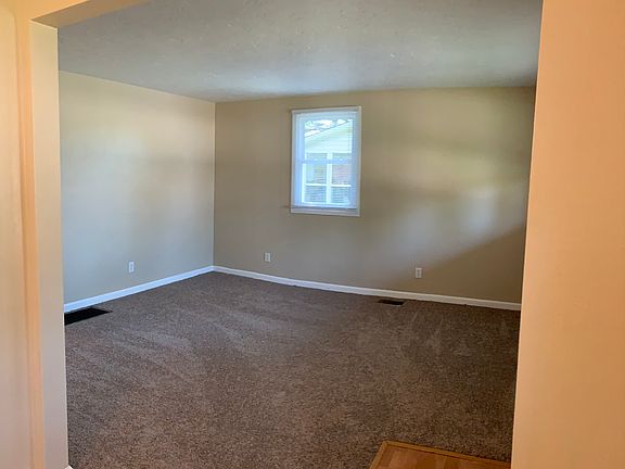 3rd image of 605 W Washington St