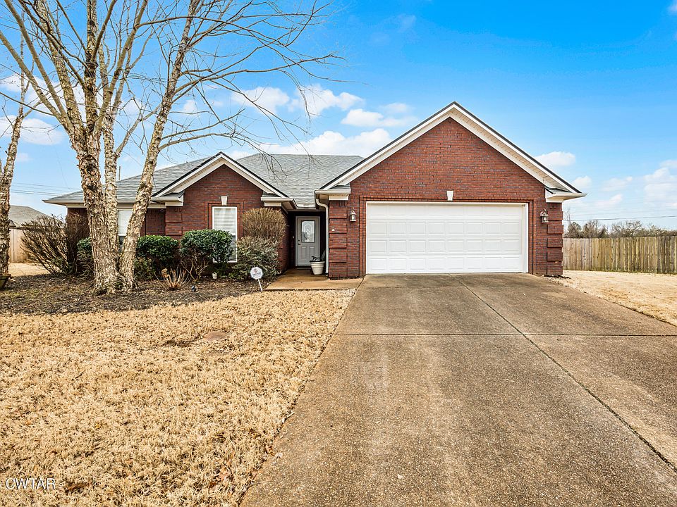 1st image of 4 Grove Hill Ln