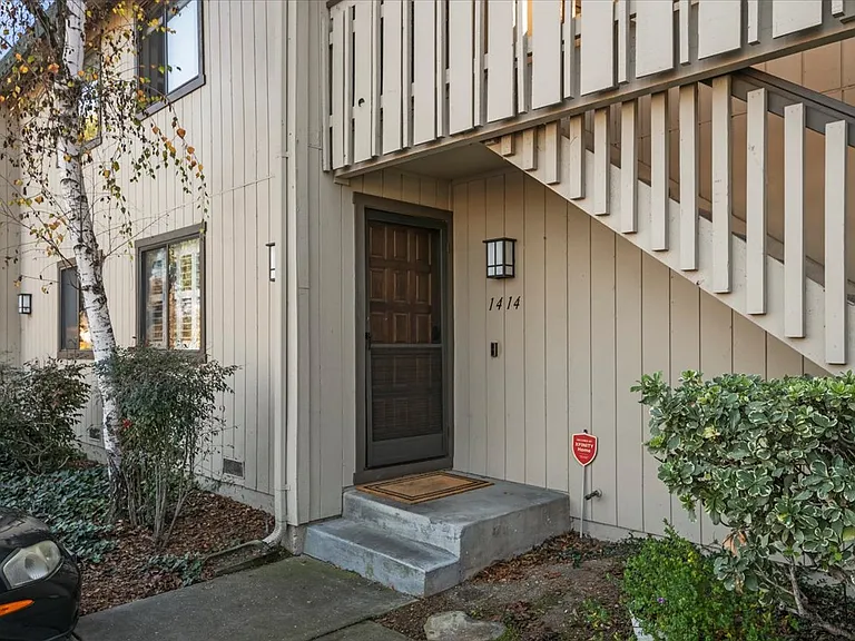 1414 Alma Way — Photo 3
