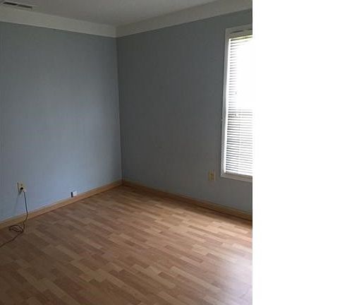 5th image of 2812 Willow Ct #A