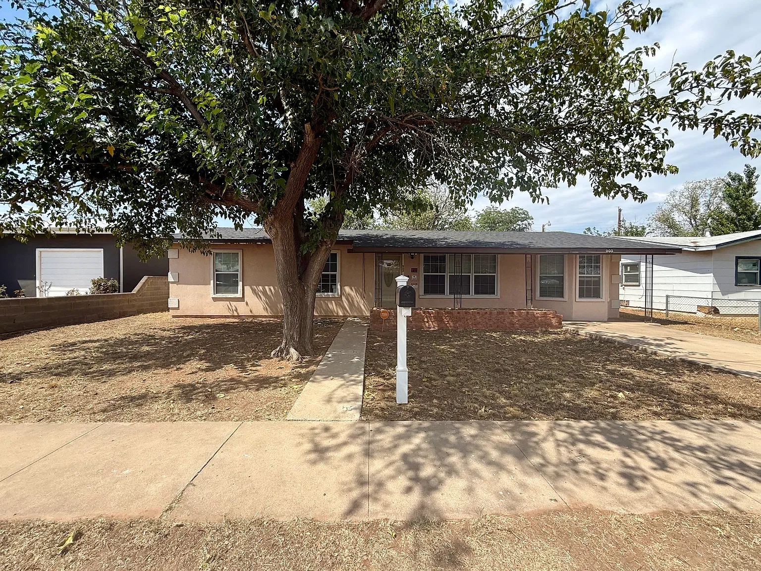 3 bed, 1392 sqft, $1,900 — Photo 2
