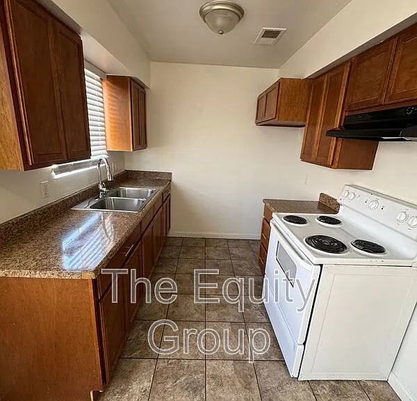 1707 E Douglas Ave #N — Photo 4