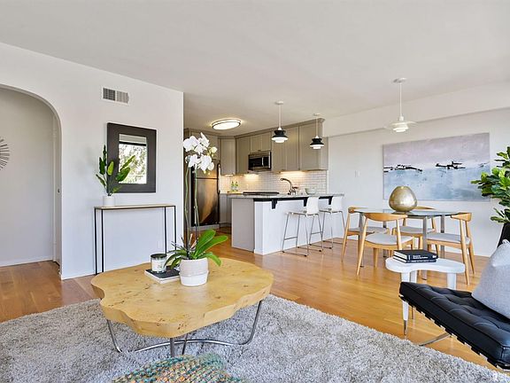 3rd image of 32 Terra Vista Ave APT 2