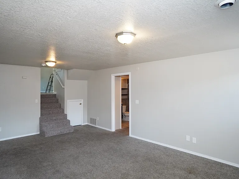 698 S Berwick Dr — Photo 7