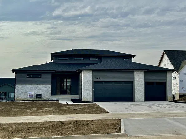 1385 S 81st St, West Des Moines, IA 50266