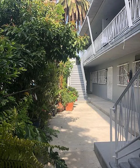 1422 N Serrano Ave #7 — Photo 8