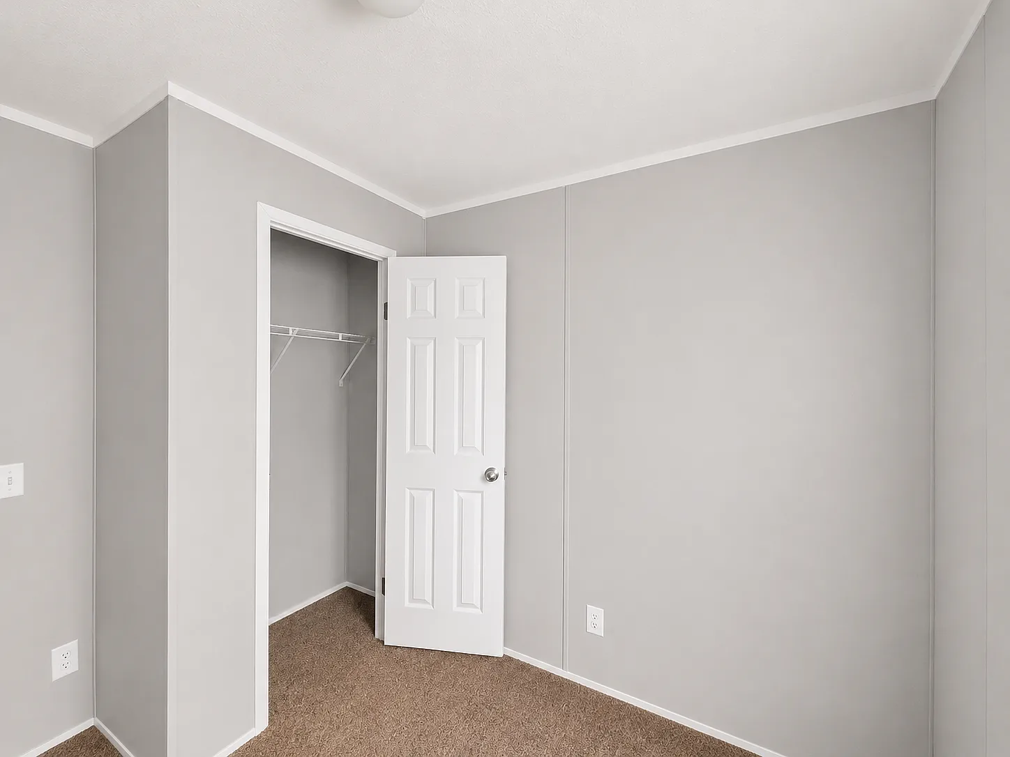 3 bed, 980 sqft, $999 — Photo 2