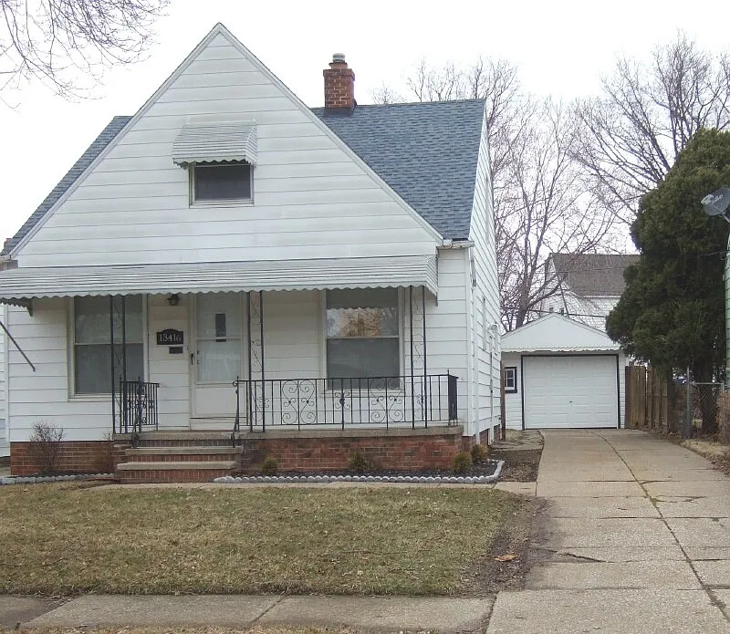 13416 Highlandview Ave photo 1