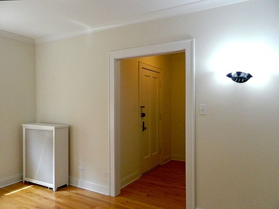 2nd image of 6428 N Richmond St APT 2E