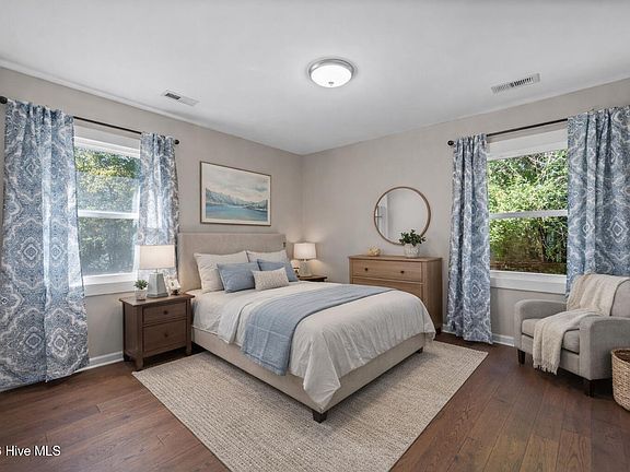 5th image of 304 Sheffield Road