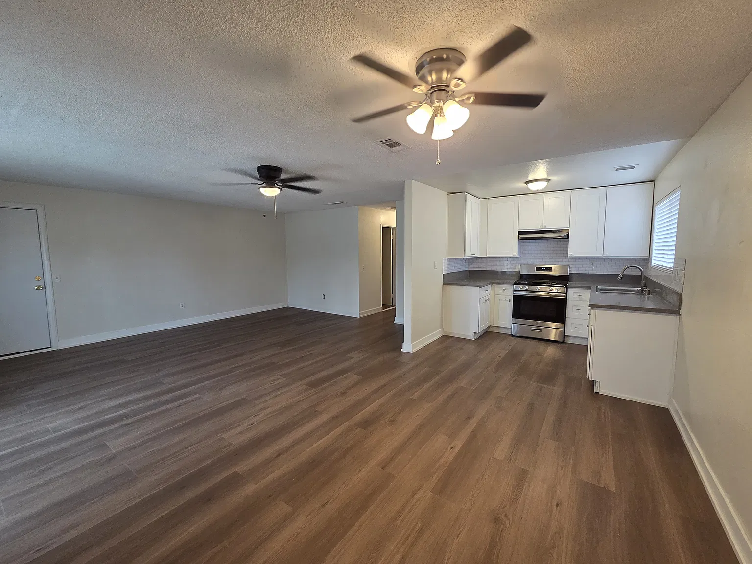 2 bed, 900 sqft, $2,100 — Photo 3