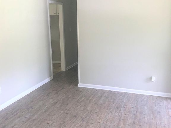 3rd image of 128 Brentwood Blvd