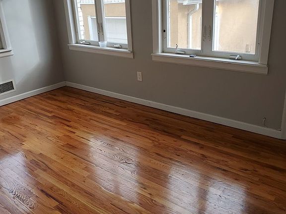5th image of 2858 Sampson Ave #1/2