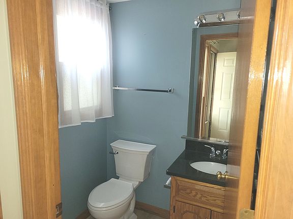 4th image of 405 S Wenbriar Sq