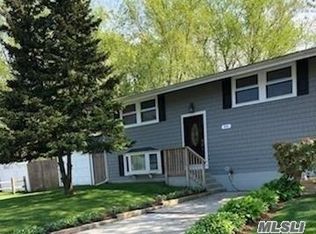 44 Buckskin Ln, Selden, NY 11784