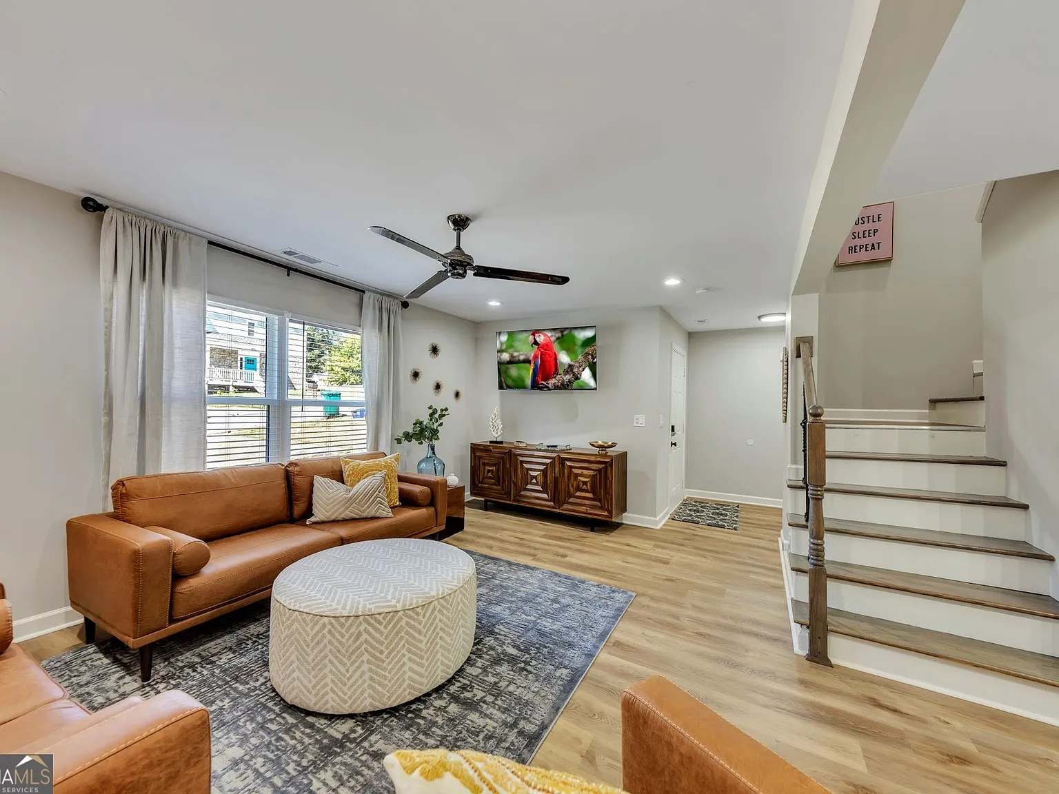 3 bed, 2.5 bath, 1400 sqft, $3,900 — Photo 3