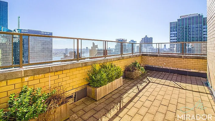 Rented by Mirador Real Estate | media 22