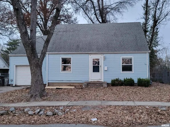 904 W Linden St, Carbondale, IL 62901
