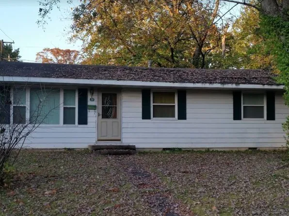 114 Oglesby St, Salem, IL 62881